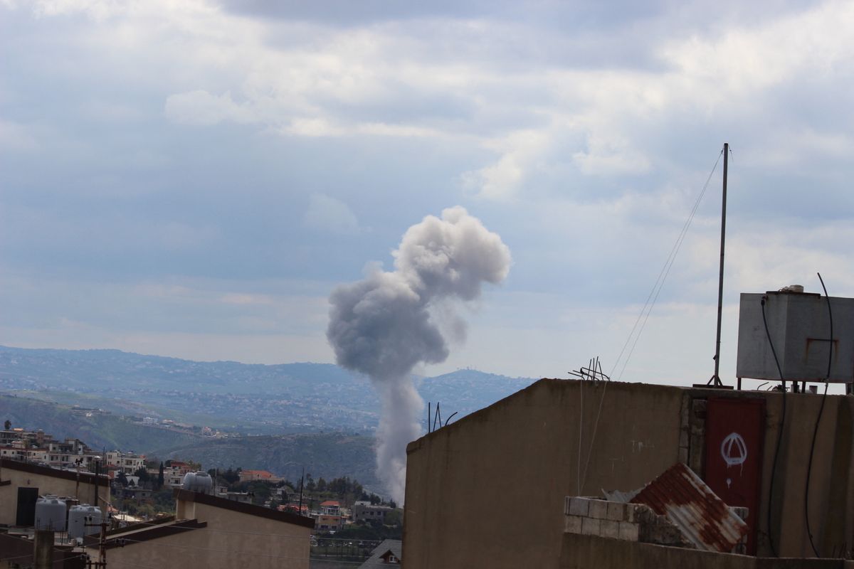 Izrael légiereje és tüzérsége Libanon déli részét bombázza