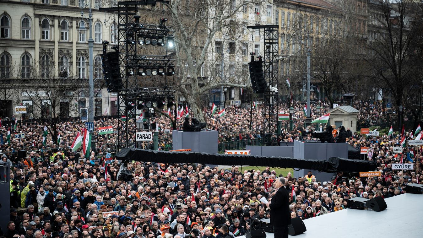 Budapest, 2025. március 15.
A Miniszterelnöki Sajtóiroda által közreadott képen Orbán Viktor miniszterelnök beszédet mond az 1848/49-es forradalom és szabadságharc 177. évfordulója alkalmából tartott állami díszünnepségen a Múzeumkertb