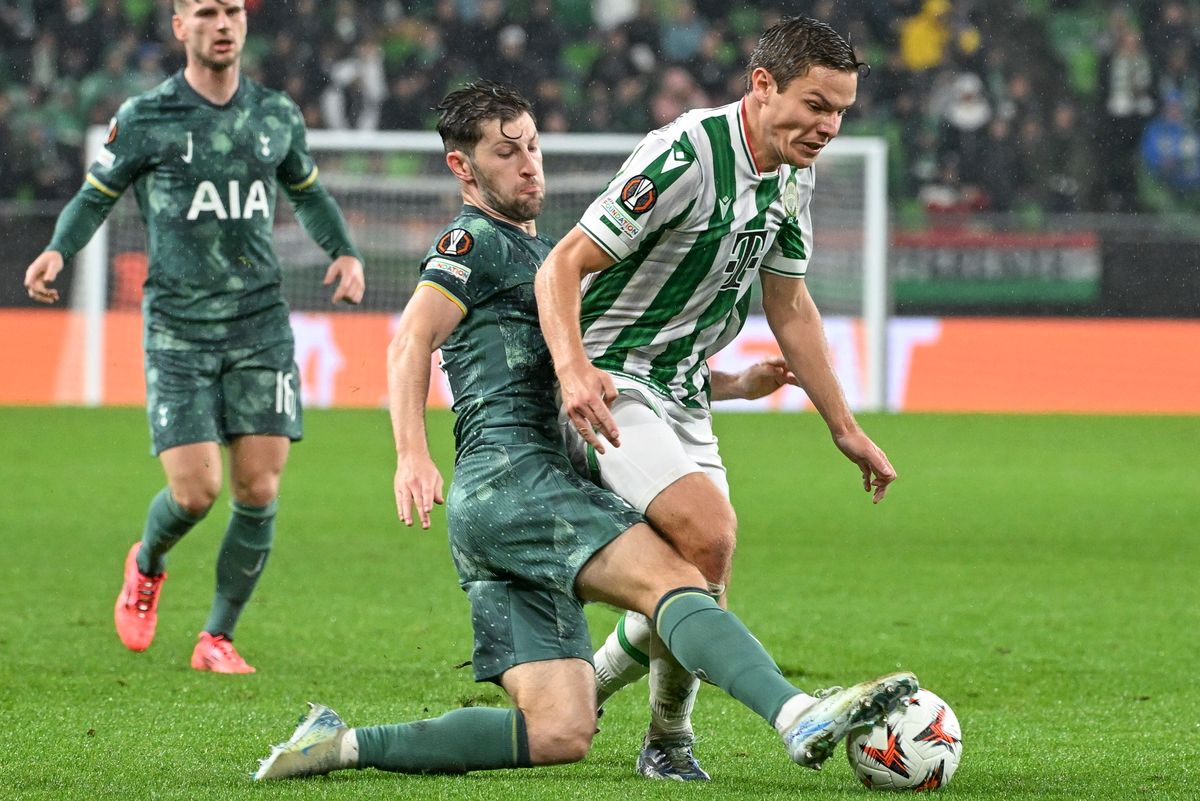 Budapest, 2024. október 3.
Stefan Gartenmann, a Ferencváros (j) és Ben Davies, a Tottenham játékosa a labdarúgó Európa-liga alapszakaszának 2. fordulójában játszott Ferencvárosi TC - Tottenham Hotspur mérkőzésen a budapesti Groupama Arénában 2024. október 3-án.
MTI/Illyés Tibor