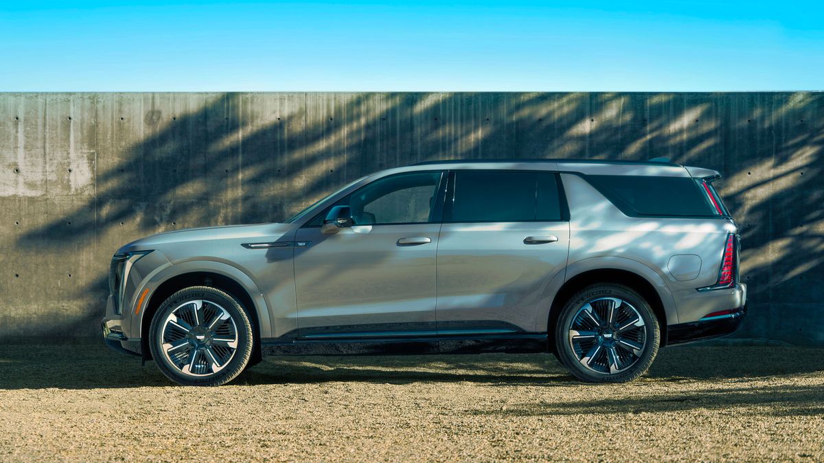 Side profile view of the Cadillac ESCALADE IQL in Barb Wire exterior color.