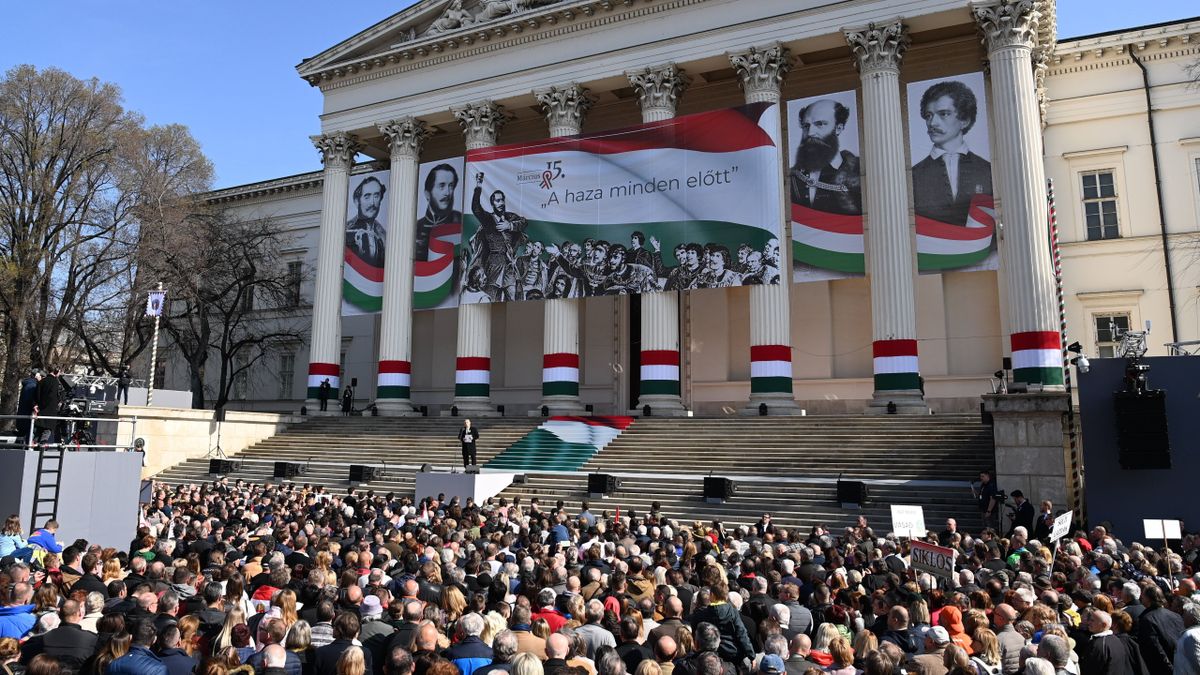 Budapest, 2024. március 15.
Orbán Viktor miniszterelnök beszédet mond az 1848/49-es forradalom és szabadságharc 176. évfordulója alkalmából tartott állami díszünnepségen a Múzeumkertben 2024. március 15-én.
MTI/Máthé Zoltán