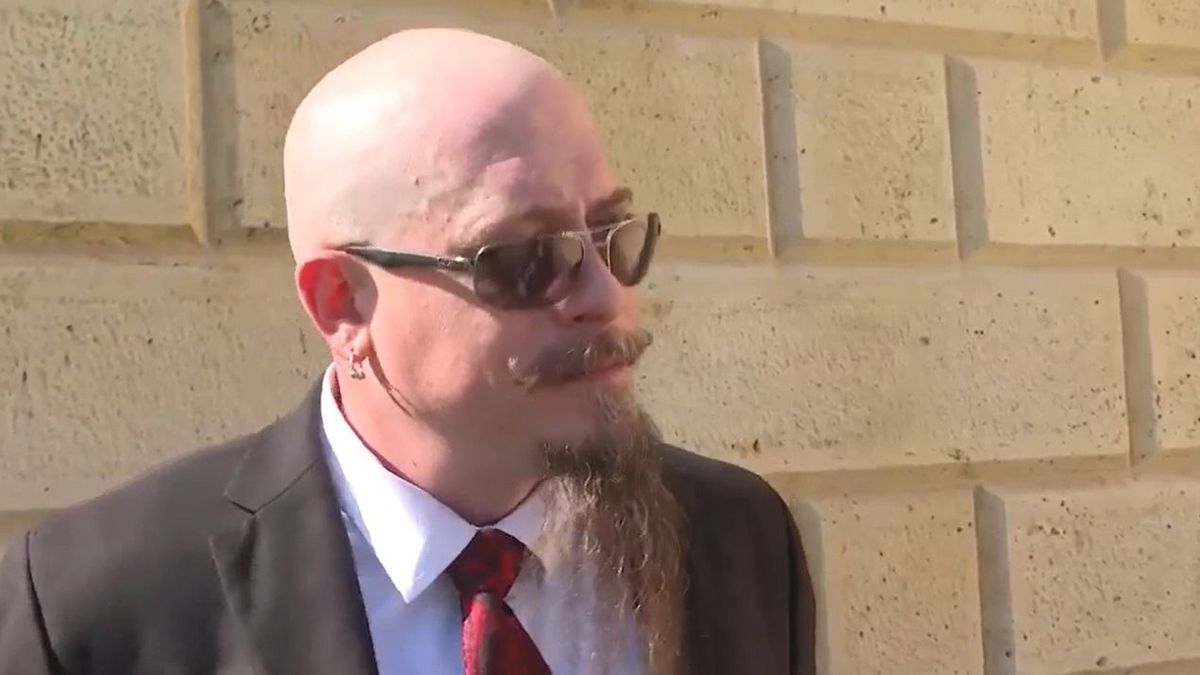 Sátánista vezetőt vittek el a rendőrök + videó