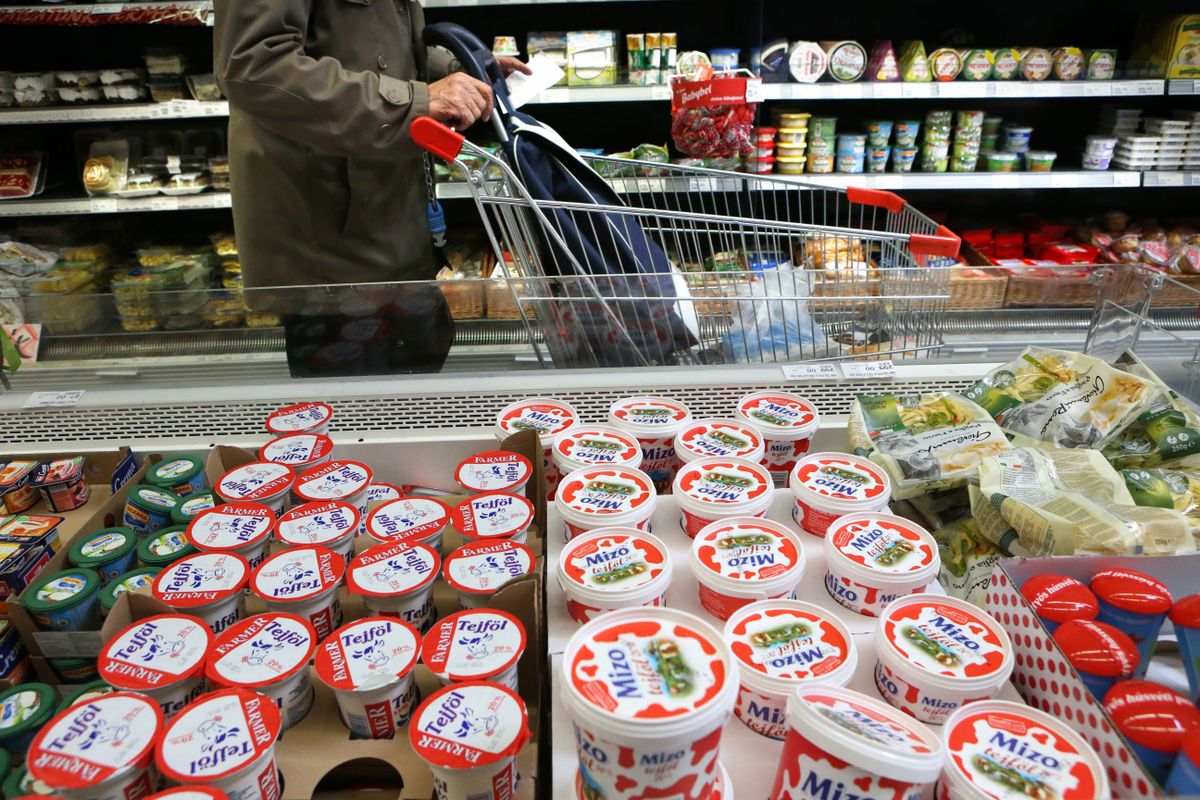 CBA Üröm közért abc bevásárlás market abc  tejtermék tej tejföl joghurt  bolt eladó vásárló