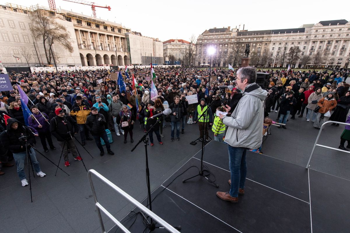 Budapest, 2025. március 18.
Hadházy Ákos független országgyűlési képviselő beszél a Momentum felhívására, a gyülekezési jog - az Országgyűlés által elfogadott - módosítása ellen tartott tüntetésen Budapesten, a Parlament előtti Kossuth téren 2025. március 18-án.
MTI/Szigetváry Zsolt