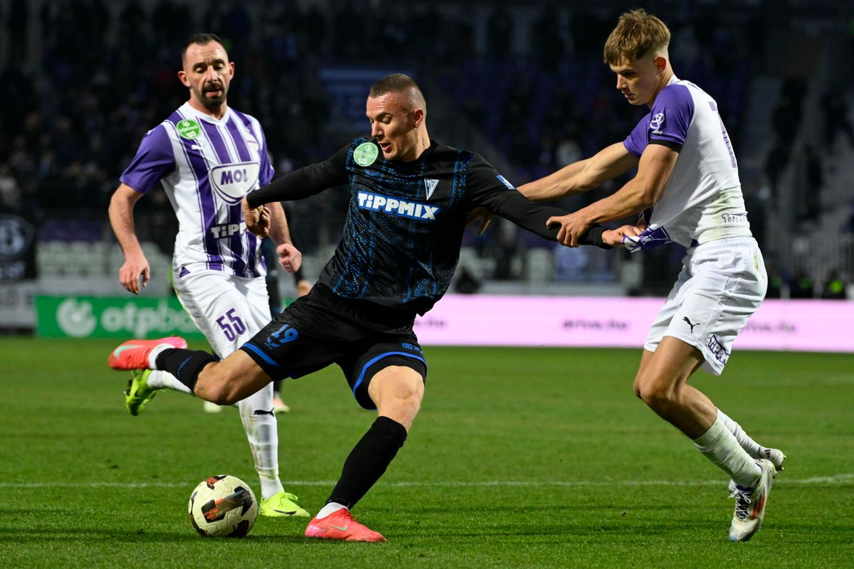 Budapest, 2025. február 16.
A zalaegerszegi Almási Ladislav (k), valamint Fiola Attila (j) és Kaczvinszki Dominik, az Újpest játékosai  a labdarúgó OTP Bank Liga 20. fordulójában játszott Újpest FC -  Zalaegerszegi TE FC mérkőzésen a Szusza Ferenc stadionban 2025. február 16-án. Újpest FC-Zalaegerszegi TE FC 1-2.
MTI/Purger Tamás