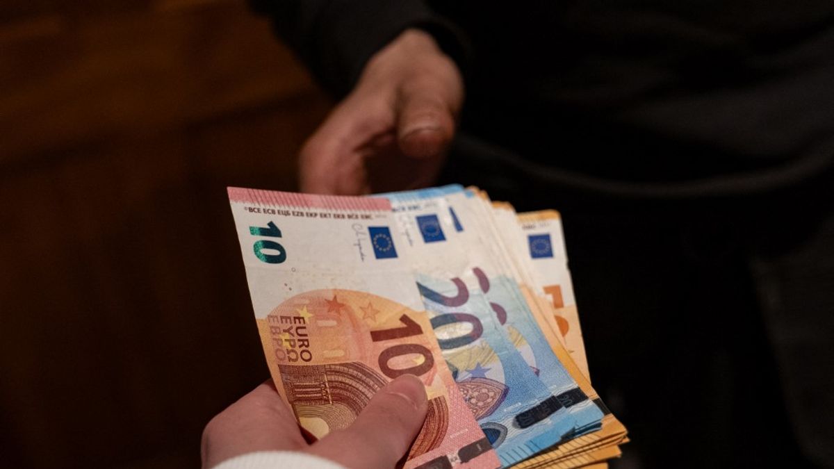 Óriási pofont kapott az euró