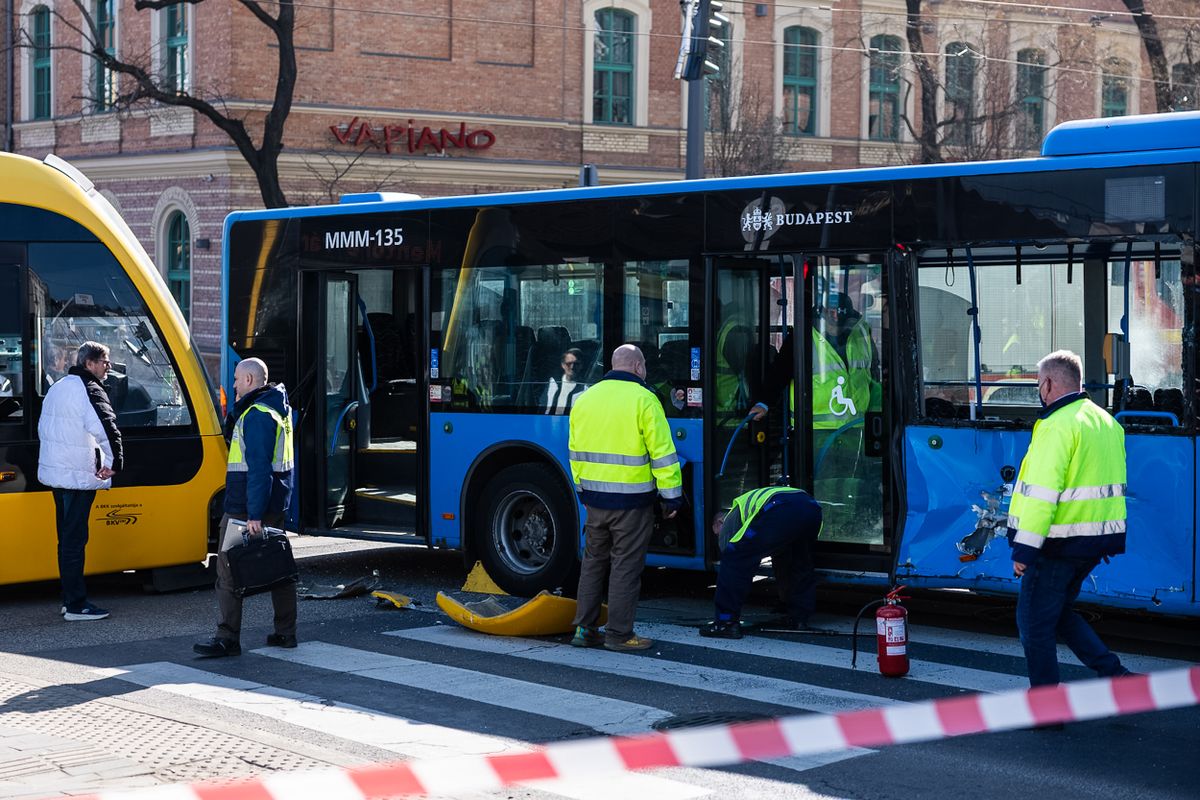 Kolosy tér baleset villamos BKV busz