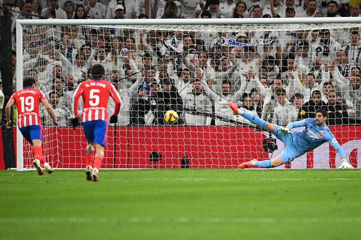 Julián Álvarez (Atlético Madrid) lövése után ugyan bement a labda Thibaut Courtois (Real Madrid) kapujába, mégsem számított jónak a tizenegyes