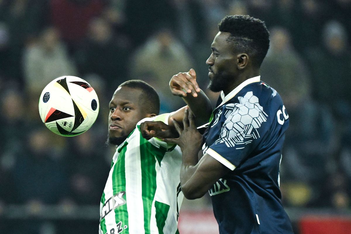 Felcsút, 2025. február 9.
A felcsúti Lamin Colley (j) és a ferencvárosi Ibrahim Cissé a labdarúgó OTP Bank Liga 19. fordulójában játszott Puskás Akadémia - Ferencvárosi TC mérkőzésen a felcsúti Pancho Arénában 2025. február 9-én.
MTI/Koszticsák Szilárd