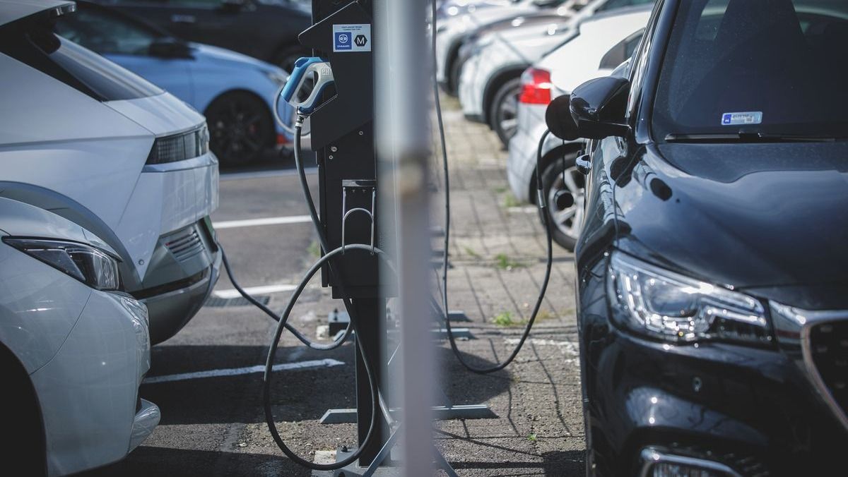 e-töltő, e-autó, elektromos autó