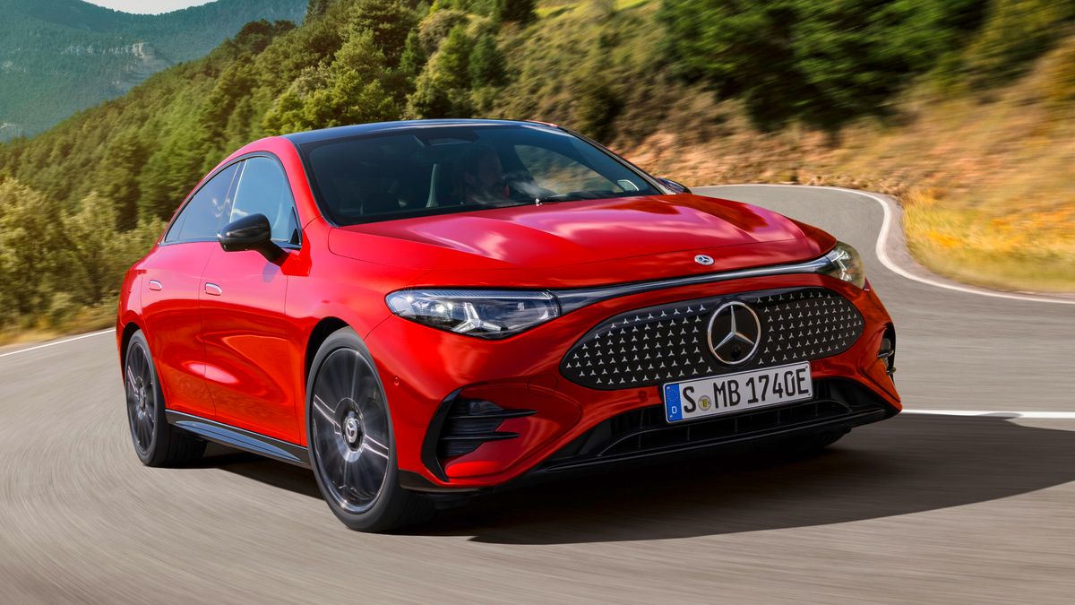 Der neue Mercedes-Benz CLA mit EQ Technologie: Exterieur: AMG Line Plus, MANUFAKTUR patagonienrot metallic 

The all-new Mercedes-Benz CLA with EQ Technology: exterior: AMG Line Plus, MANUFAKTUR patagonia red metallic