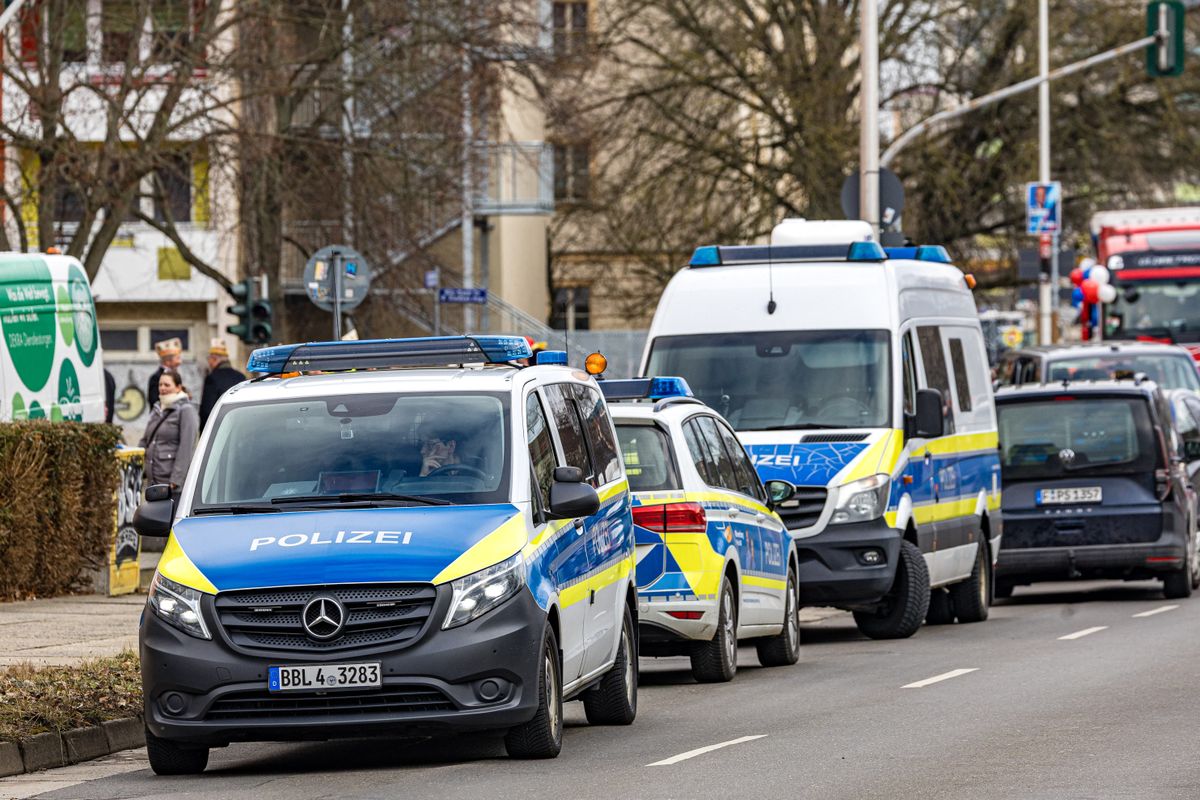 Az erőszak a rendőröket, mentősöket és tűzoltókat sem kíméli