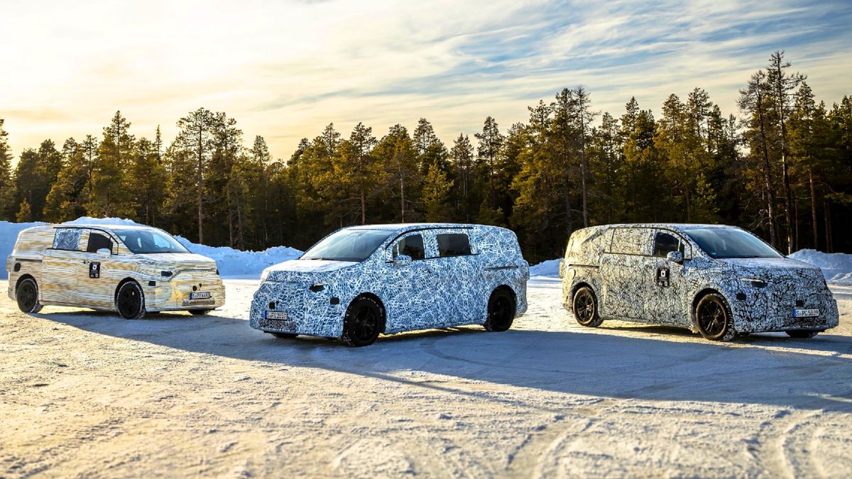 Neue Mercedes-Benz Großraumlimousinen meistern Wintererprobung am Polarkreis - Winter Testing Sweden VAN.EA-P 2025 

New Mercedes-Benz MPVs master winter testing in the Arctic Circle - Winter Testing Sweden VAN.EA-P 2025