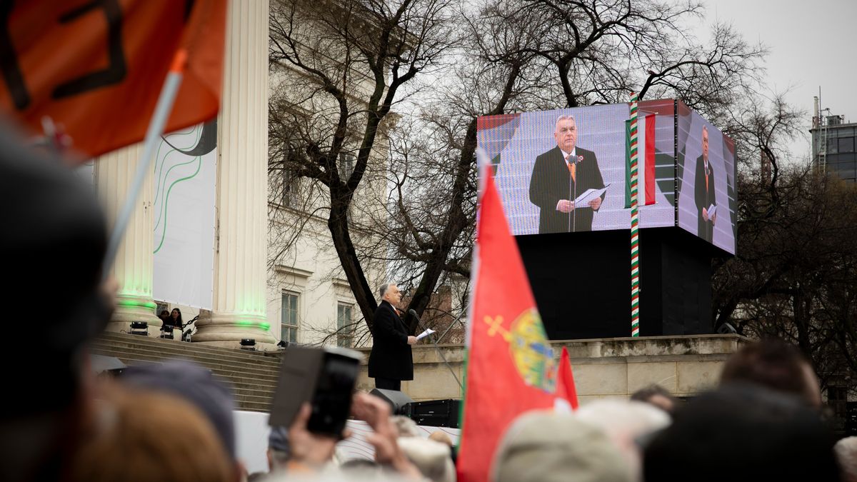 Orbán Viktor harcba hívta a magyar embereket, a tét a szabadság