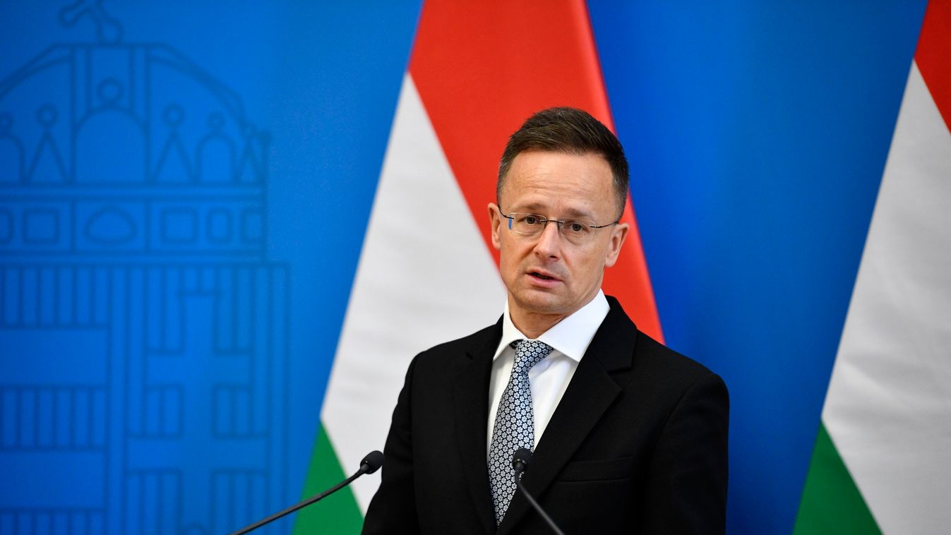 Budapest, 2025. március 13.
Szijjártó Péter külgazdasági és külügyminiszter a Tanja Miscevic szerb európai integrációért felelős miniszterrel tartott közös sajtótájékoztatón Budapesten 2025. március 13-án.
MTI/Bodnár Boglárka