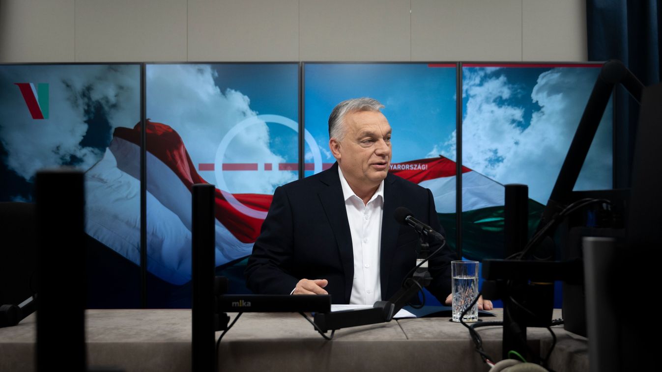 Prime Ministr Viktor Orban in Kossuth radio's studio (Photo: MTI / PM's Press Office / Benko Vivien Cher)