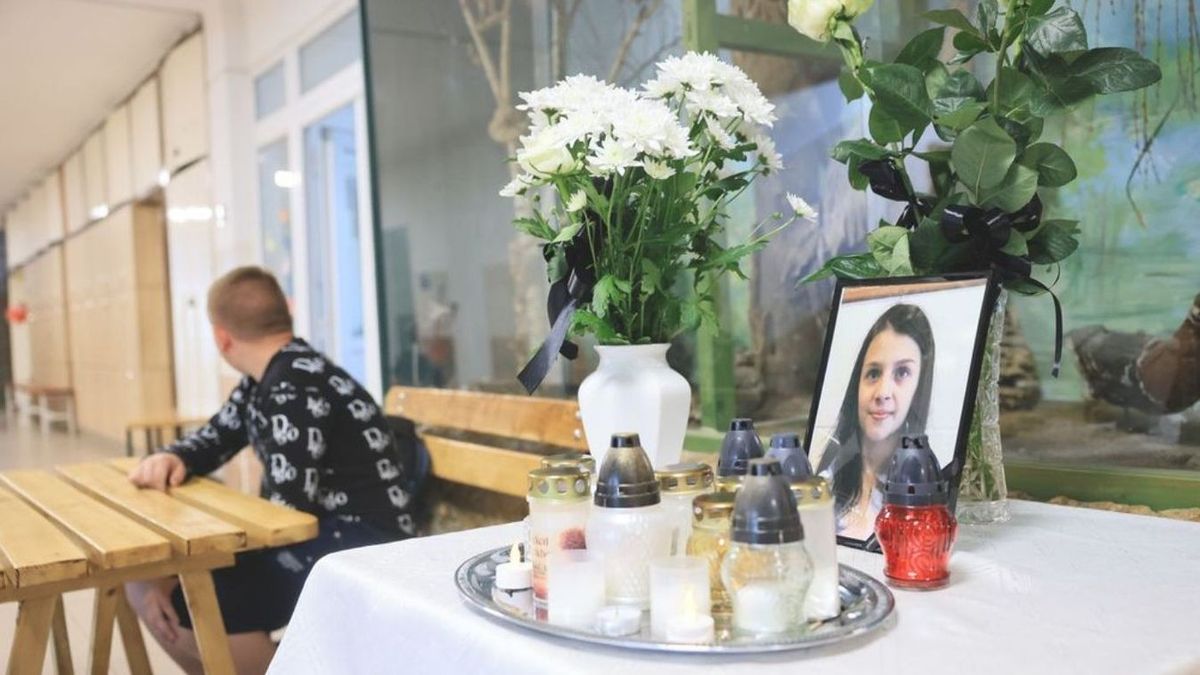 Megvan, mikor helyezik örök nyugalomra a kislányt, aki meghalt, miután beleesett a telefonja a fürdővízbe