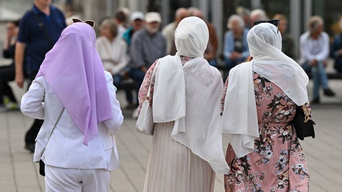 A berlini Zöldek engedélyeznék a rendőrnőknek és bírónőknek a fejkendő viselését