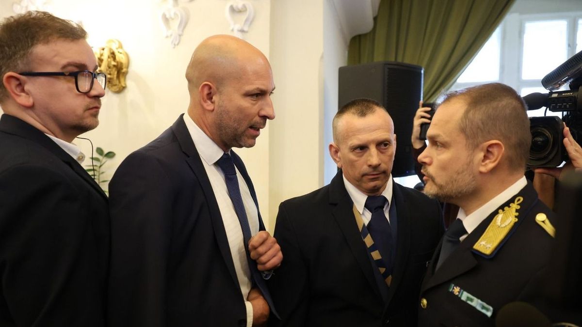 Indulhat a balhé: Megjelent a Fővárosi Közgyűlés ülésén Szabó Bálint