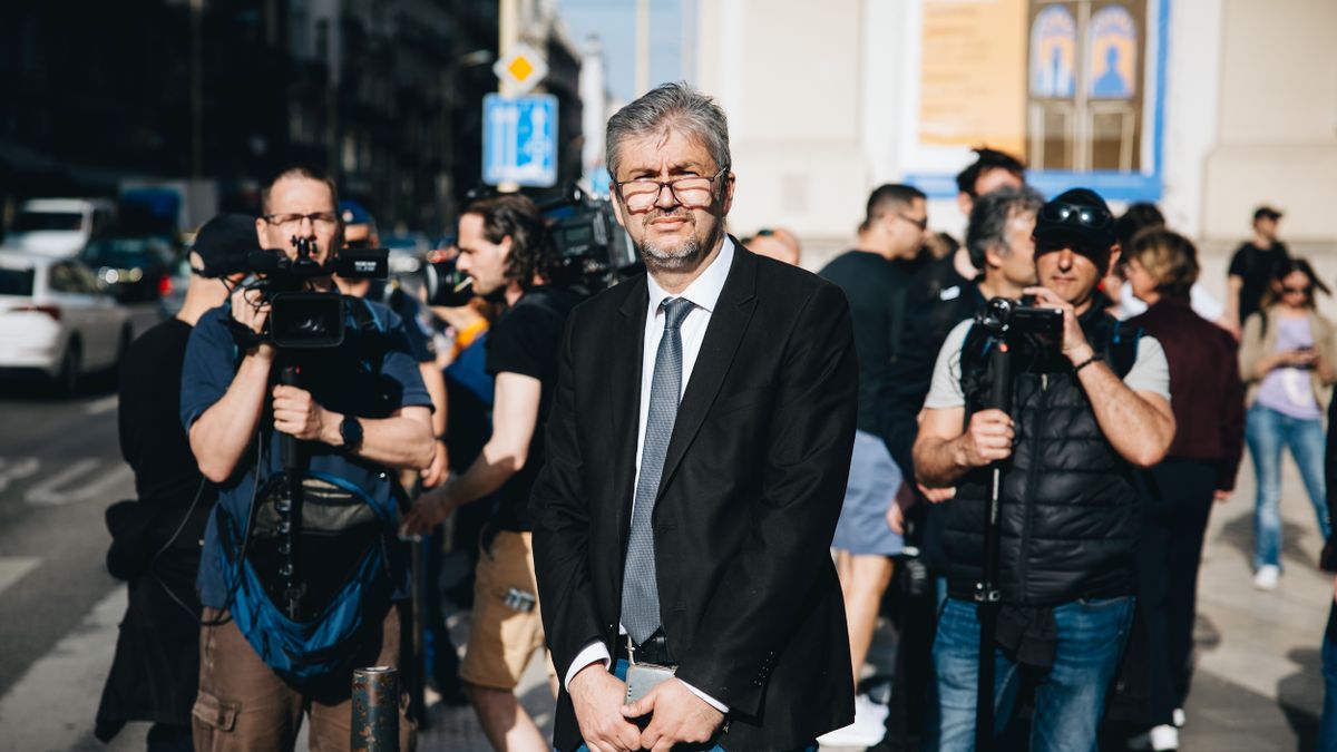 Hadházy Ákosék próbáltak hidat foglalni, gyorsan elzavarták őket a rendőrök