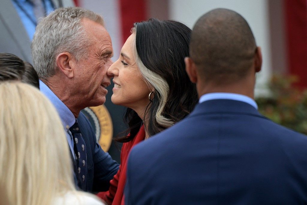 WASHINGTON, DC - APRIL 02: Health and Human Services Secretary Robert F. Kennedy Jr and Director of National Intelligence Tulsi Gabbard embrace during a Make America Wealthy Again trade announcement event in the Rose Garden at the White House on April 2, 2025 in Washington, DC. Touting the event as Liberation Day, U.S. President Donald Trump is expected to announce additional tariffs targeting goods imported to the U.S. Chip Somodevilla/Getty Images/AFP (Photo by CHIP SOMODEVILLA / GETTY IMAGES NORTH AMERICA / Getty Images via AFP)