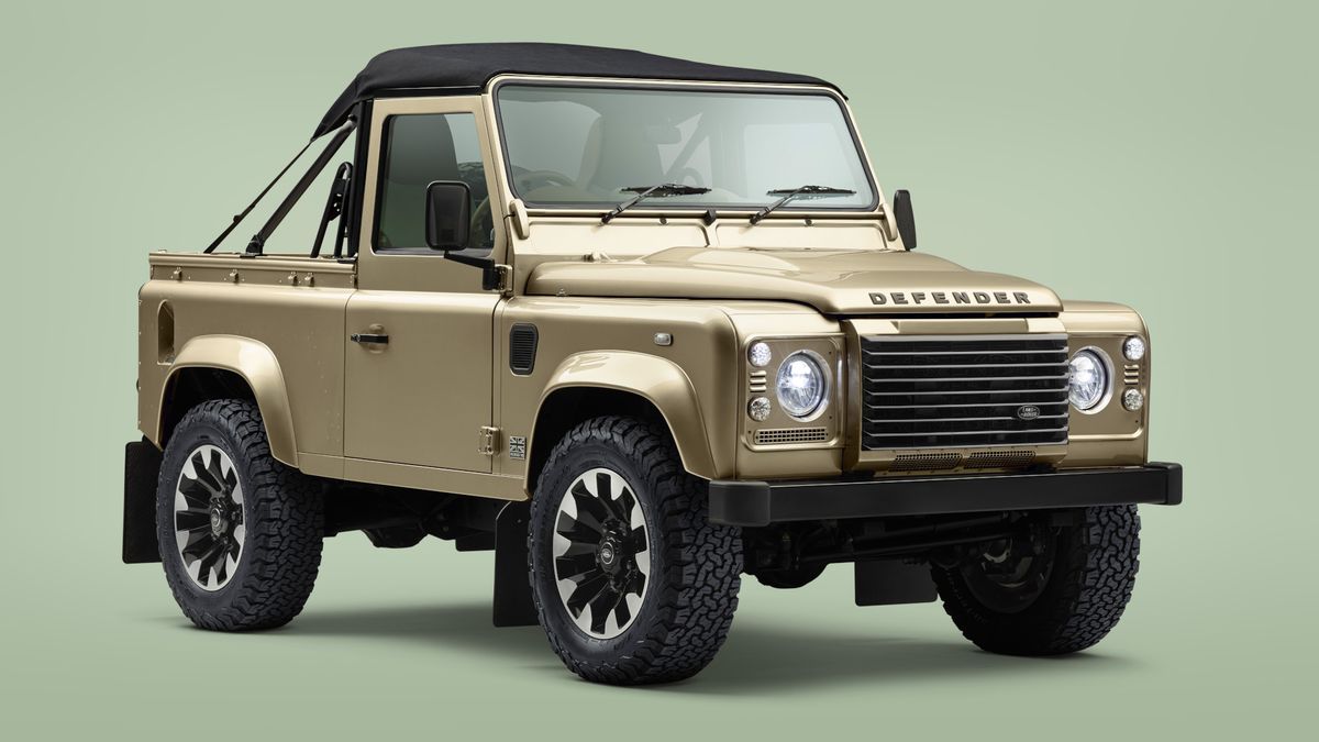 Vászontetővel is kérhető a gyárilag felújított, V8-as Defender