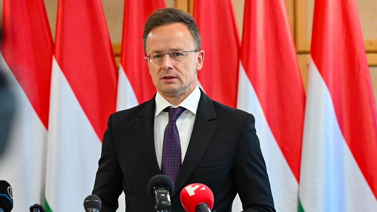 Szijjártó Péter a globális médiával kapcsolatban üzent