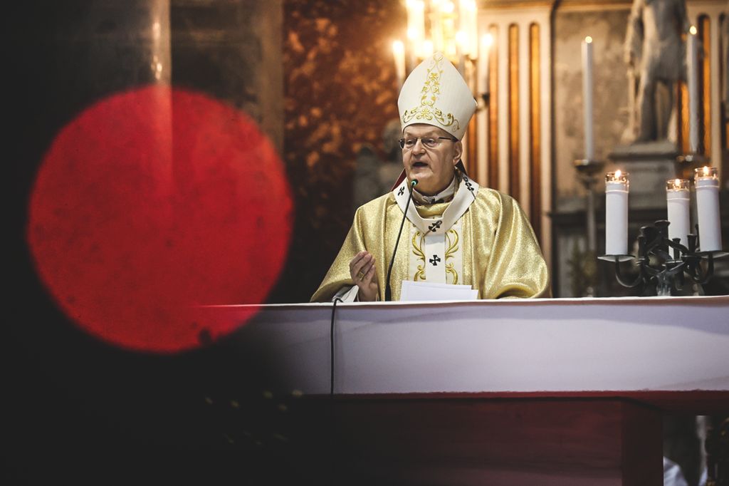 Húsvéti szent mise az esztergomi Bazilikában. A misét Erdő Péter biboros celebrálta.