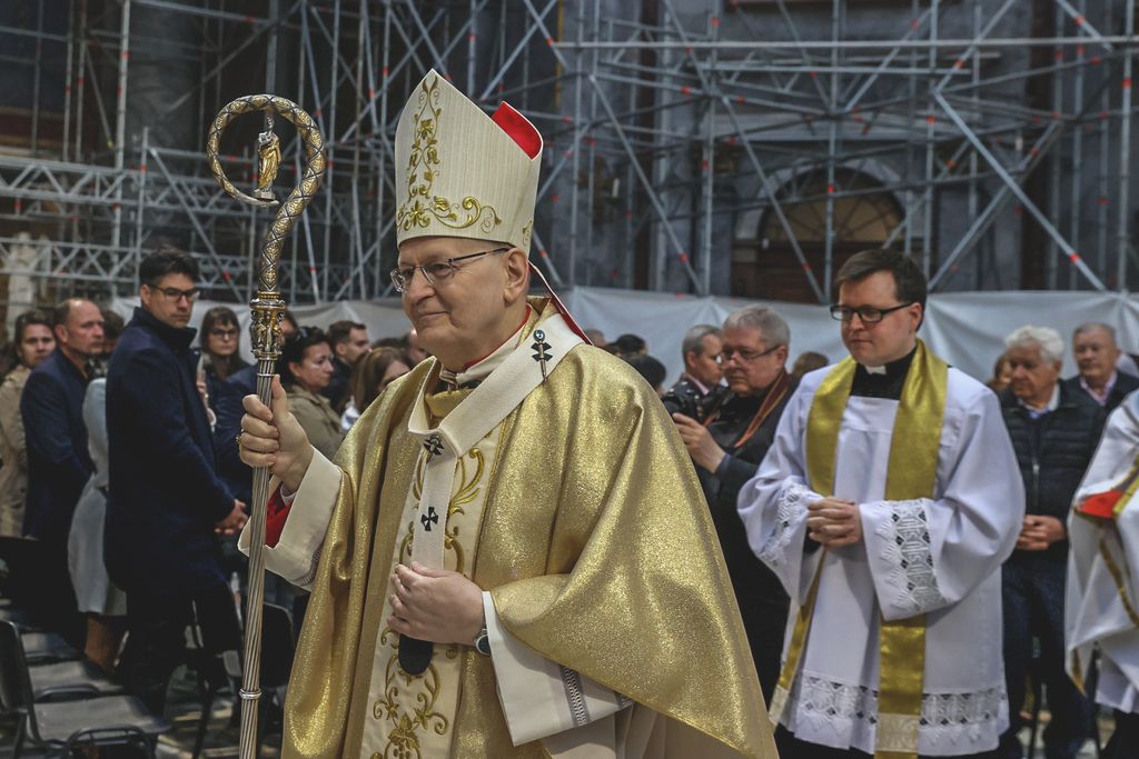 Húsvéti szent mise az esztergomi Bazilikában. A misét Erdő Péter biboros celebrálta.
