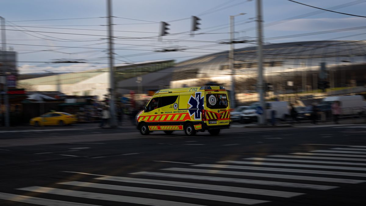 Motoros és autós balesetezett Zuglóban, egy ember meghalt