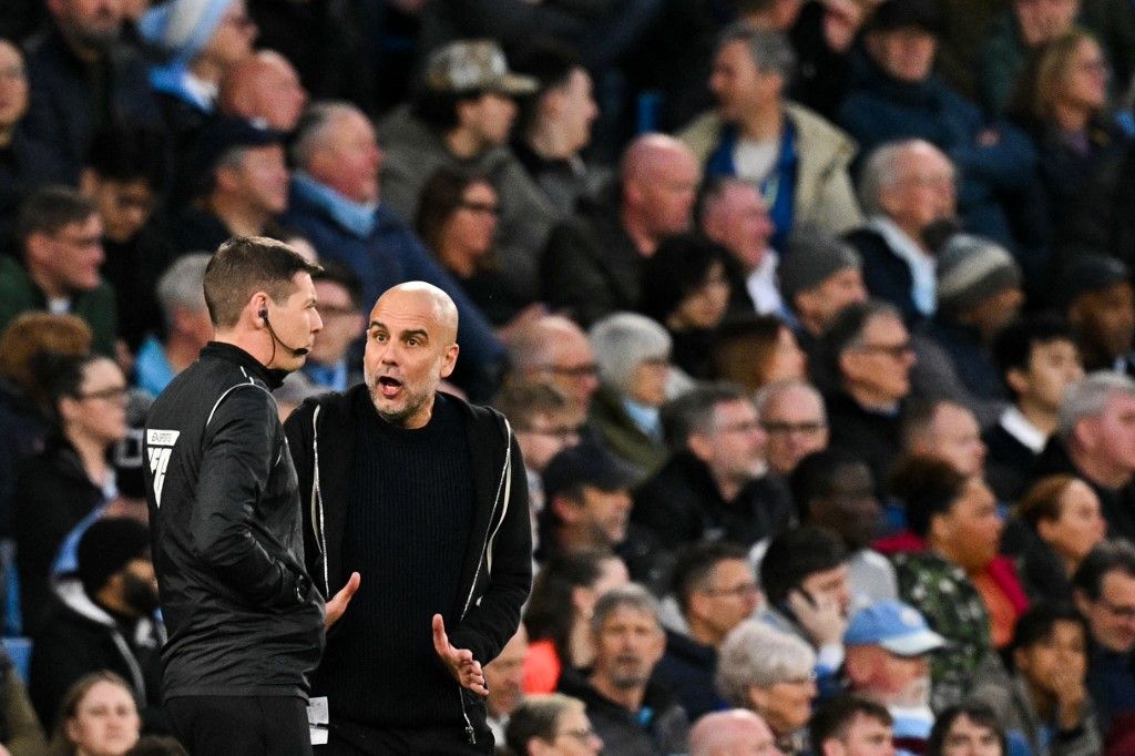 Pep Guardiola már a 18. percben besárgult az Aston Villa elleni meccsen