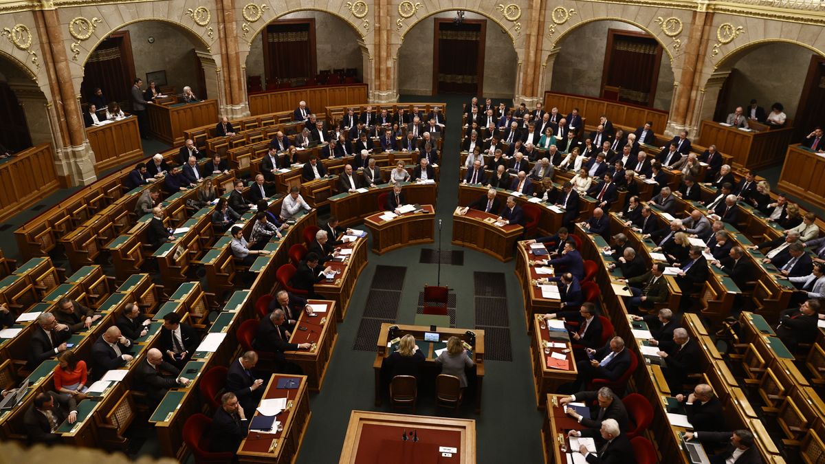Elfogadta az Országgyűlés az alaptörvény módosítását