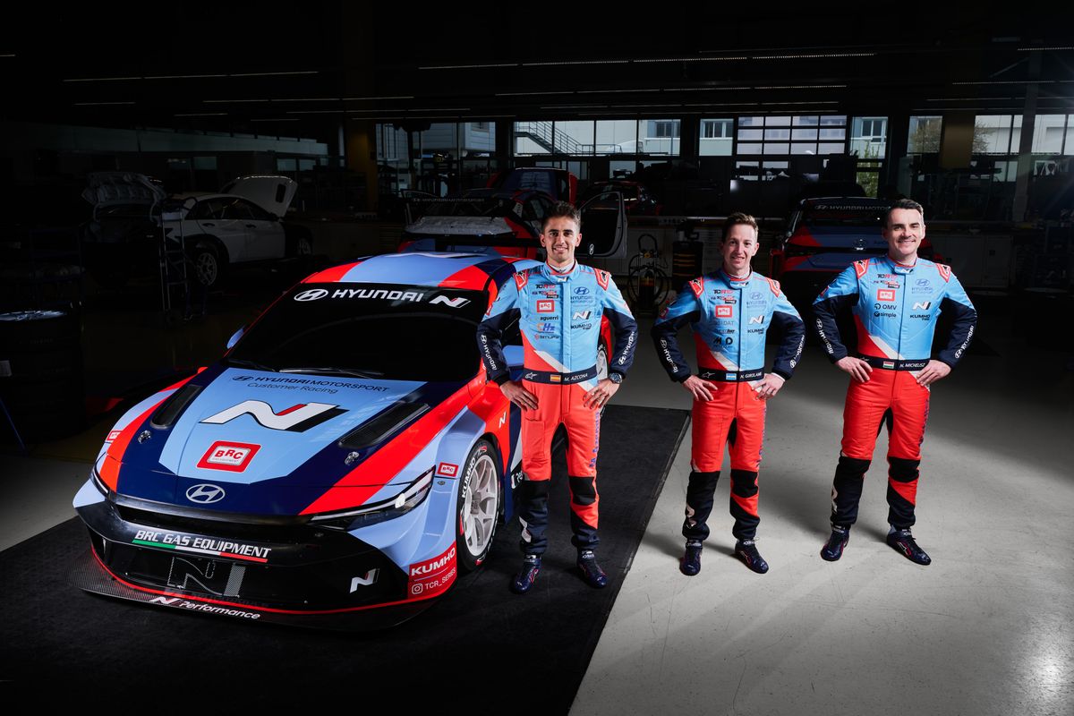 Michelisz Norbert címvédőként ott van a Hyundai idei versenyzői kötött a túraautó-világsorozatban
