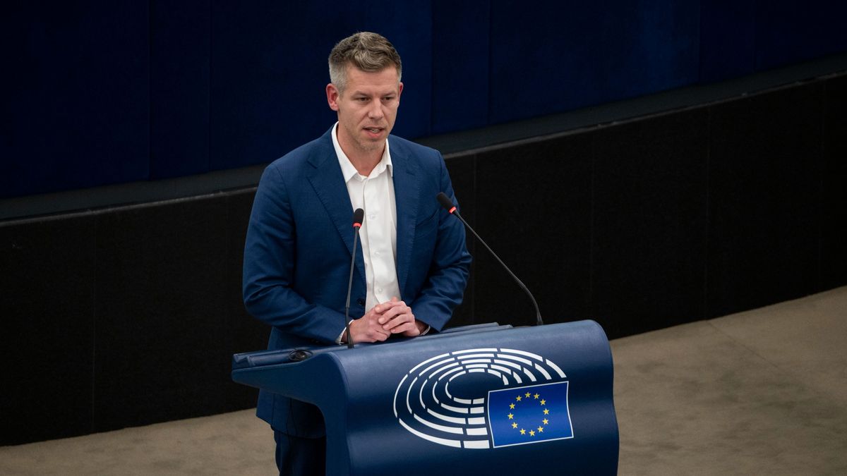 Magyar Péter parancsra gondolkodik + videó