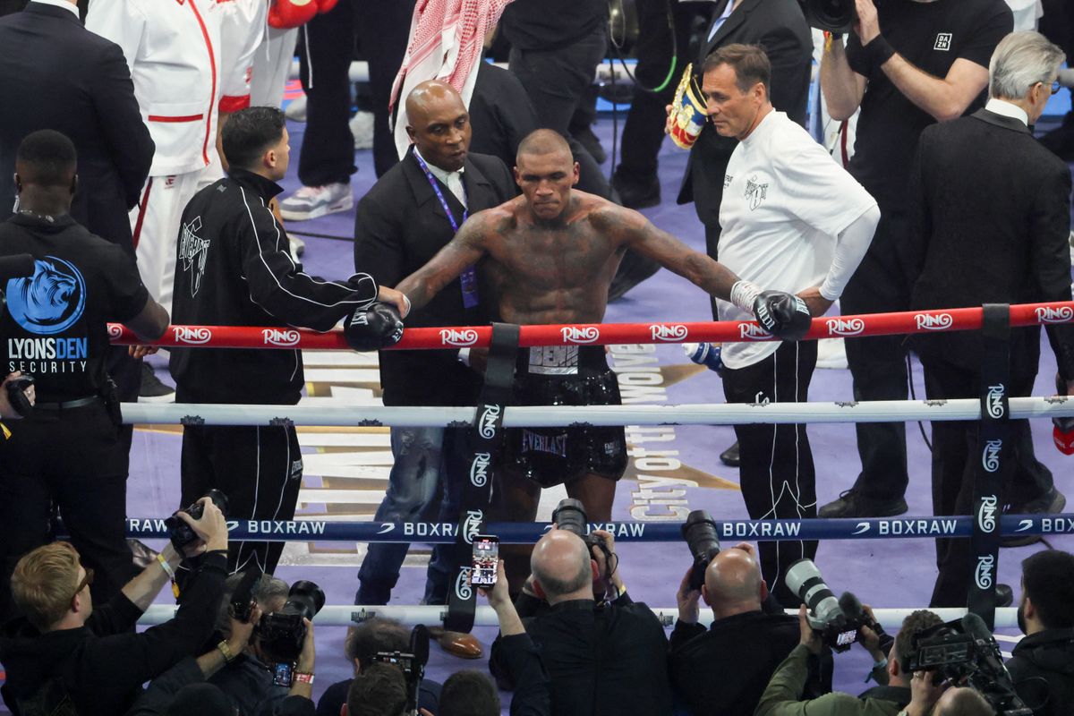 Britain's Conor Benn (C) reacts next to his father former British professional boxer Nigel Benn (2L) after losing his middleweight boxing match against Britain's Chris Eubank Jr at the Tottenham Hotspur stadium in London on April 26, 2025. (Photo by Darren Staples / AFP)