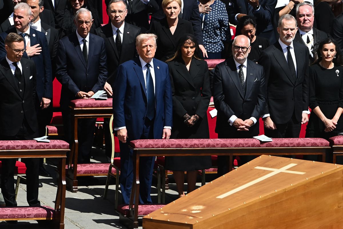 Donald Trump a Vatikánba utazott Ferenc pápa temetésére
