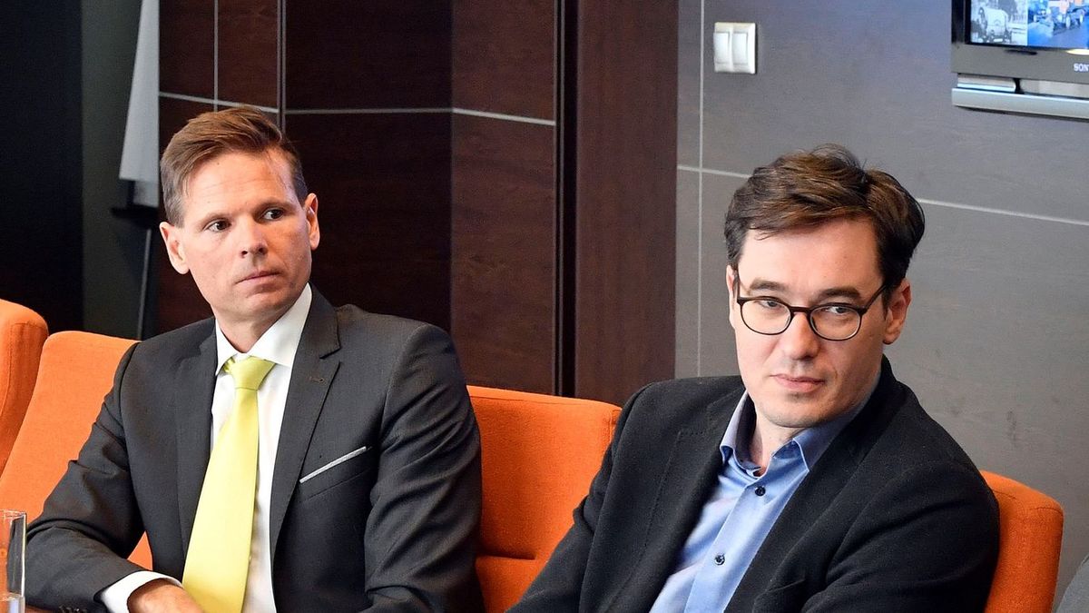 Borítókép: Gyurcsányék embere, Mártha Imre és Karácsony Gergely (Fotó: MTI/Máthé Zoltán)