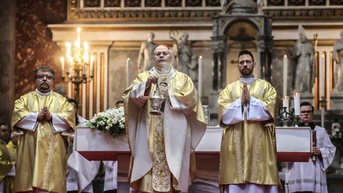 Húsvéti szent mise az esztergomi Bazilikában. A misét Erdő Péter biboros celebrálta.