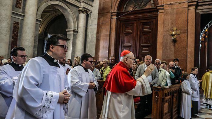 Húsvéti szent mise az esztergomi Bazilikában. A misét Erdő Péter biboros celebrálta.