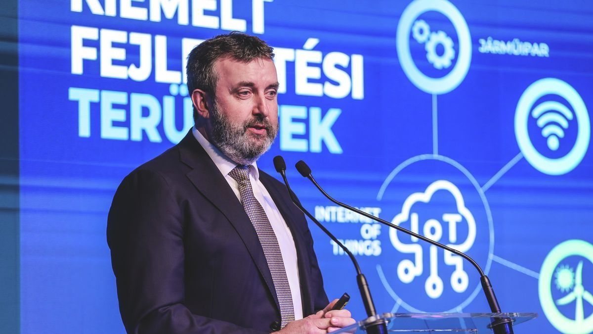 Palkovics László elmondta, hogyan gyárthat humanoid robotokat Magyarország