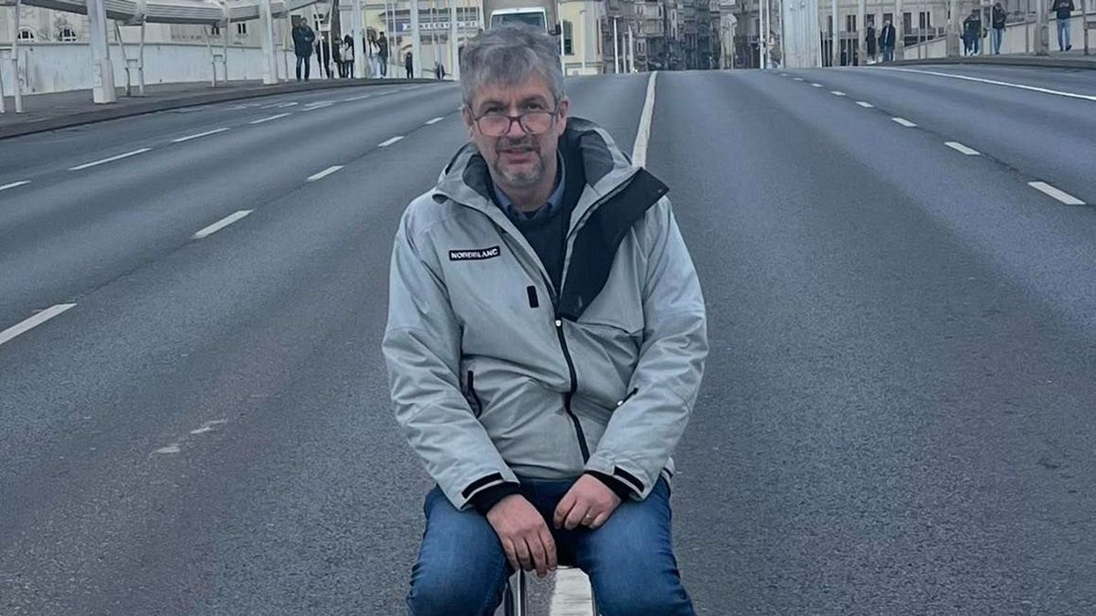Hadházy Ákos ismét hidakat akarna elfoglalni, de a rendőrség figyelmeztette