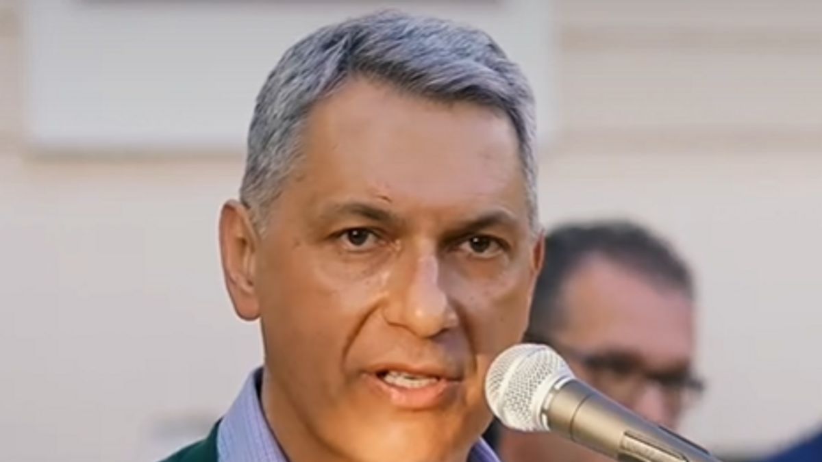 Lázár János: Milyen szemét tróger politikus lenne az, aki a bankok oldalára áll a választókkal szemben? + videó