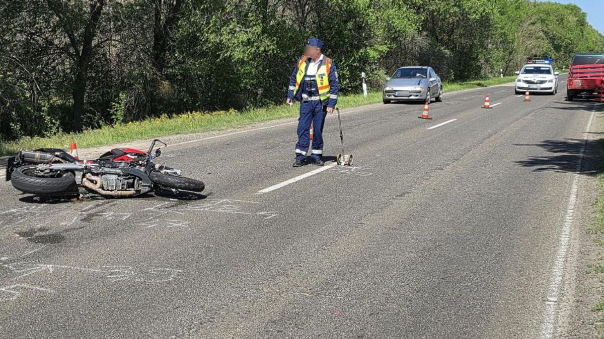 Motorbaleset miatt állt a forgalom az 5-ös főúton