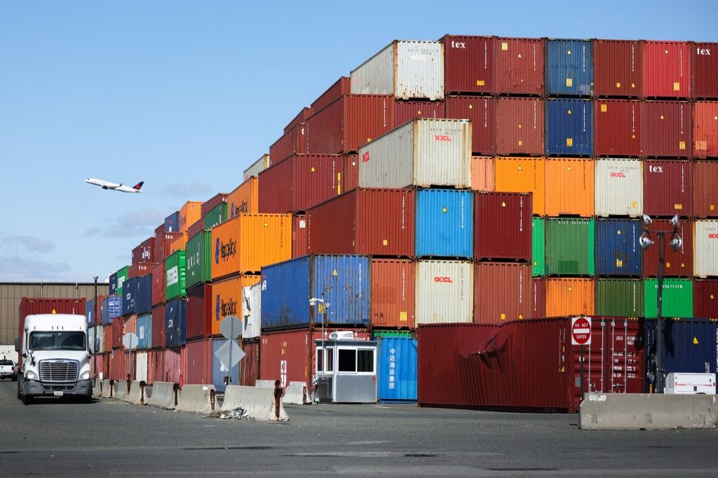 Konténerek a Port Newark konténerterminálon (Fotó: AFP)