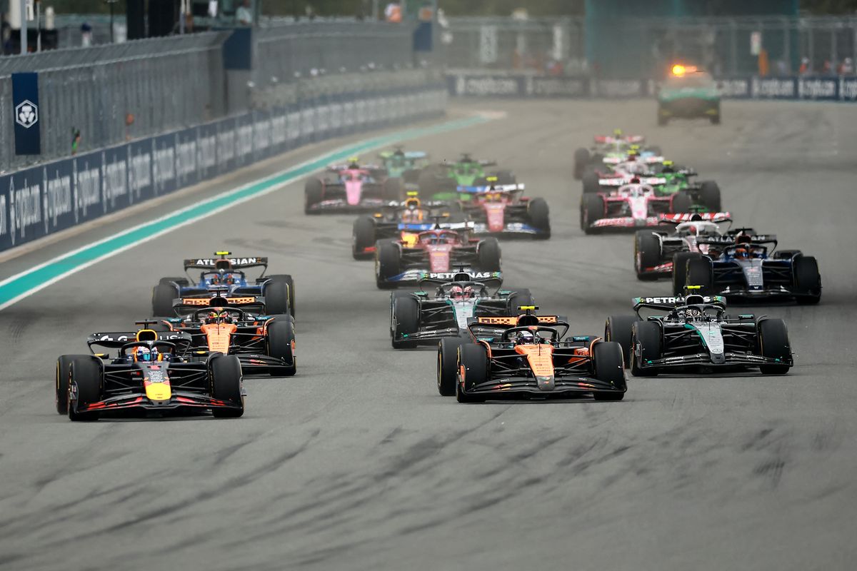 A raj után Lando Norris támadta Max Verstappent, de végül a brit vesztett pozíciókat