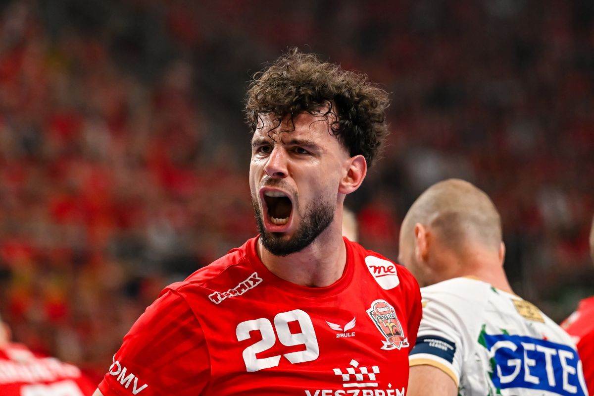 Veszprém, 2025. május 1.
Nedim Remili, a Veszprém játékosa a férfi kézilabda Bajnokok Ligája negyeddöntőjében, a One Veszprém HC - SC Magdeburg visszavágó mérkőzésen a Veszprém Arénában 2025. május 1-jén.
MTI/Vasvári Tamás