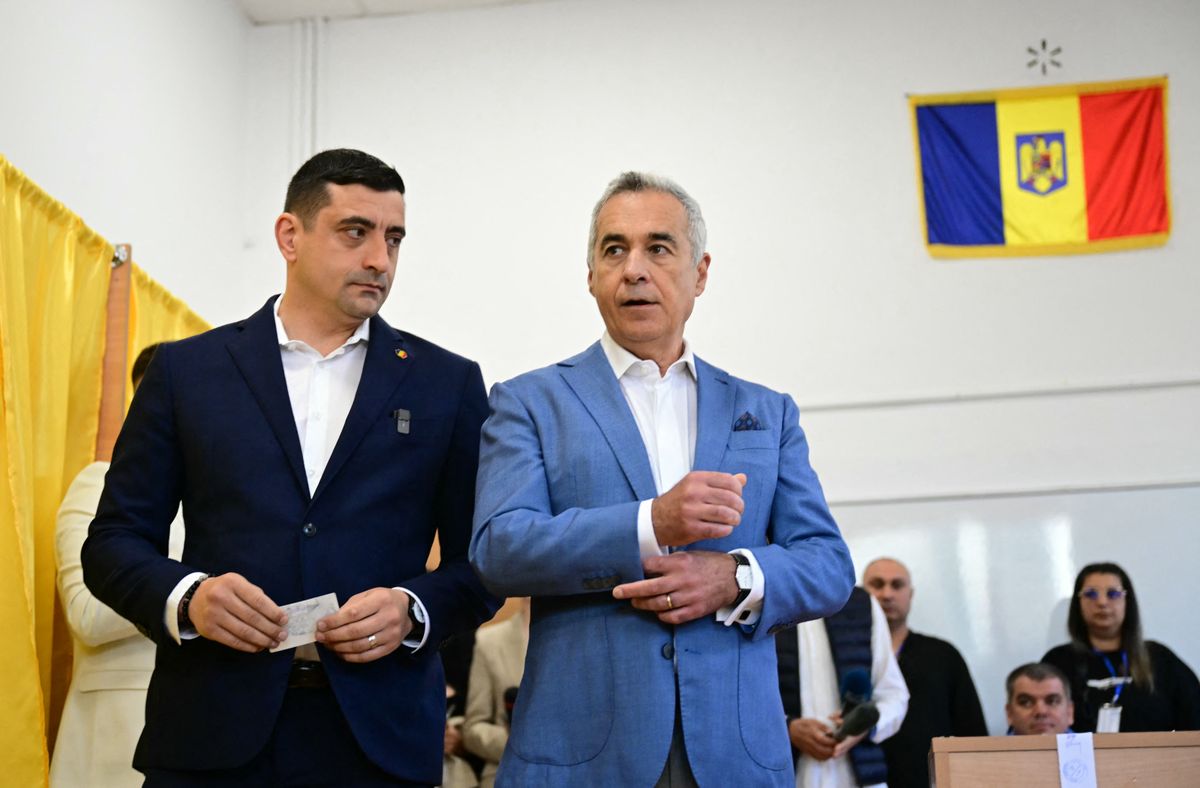 George Simion és Calin Georgescu szavazatuk leadása után