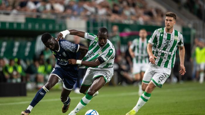 Colley és Cissé párharca után az FTC védője kapott sárgát, a háttérben figyelő Szalai Gábor öngóljával később vezetést szerzett a Puskás Akadémia