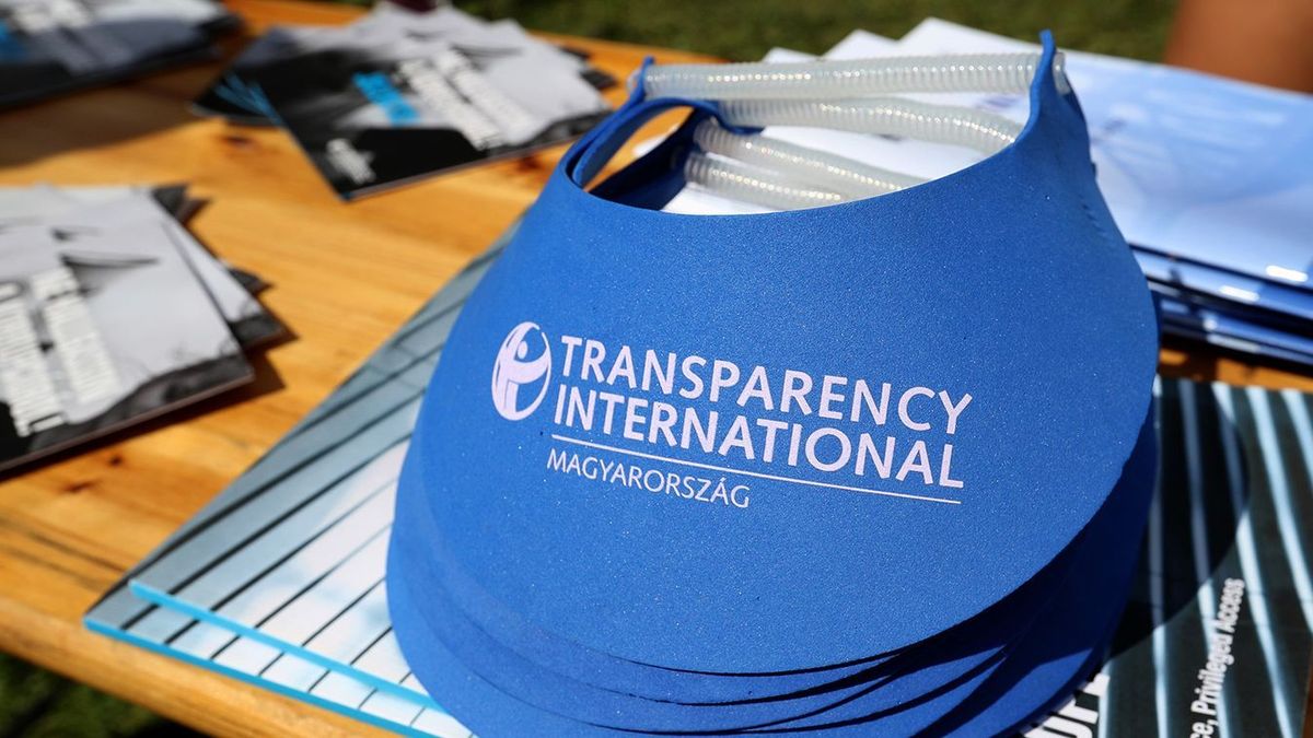 Külföldi támogatók tömkelege a Transparency mögött