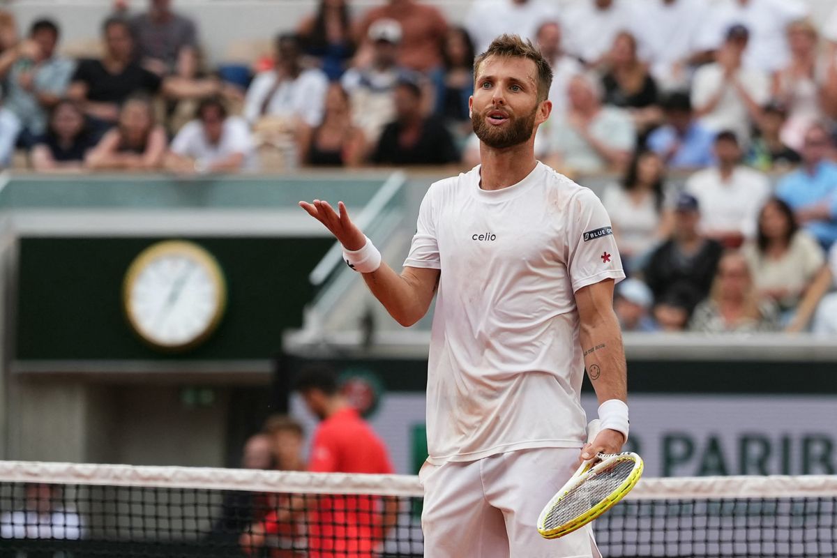 A francia Corentin Moutet váratlan húzásokkal rukkolt elő, de nem tudott szettet nyerni Novak Djokovics ellen a Roland Garros második fordulójában